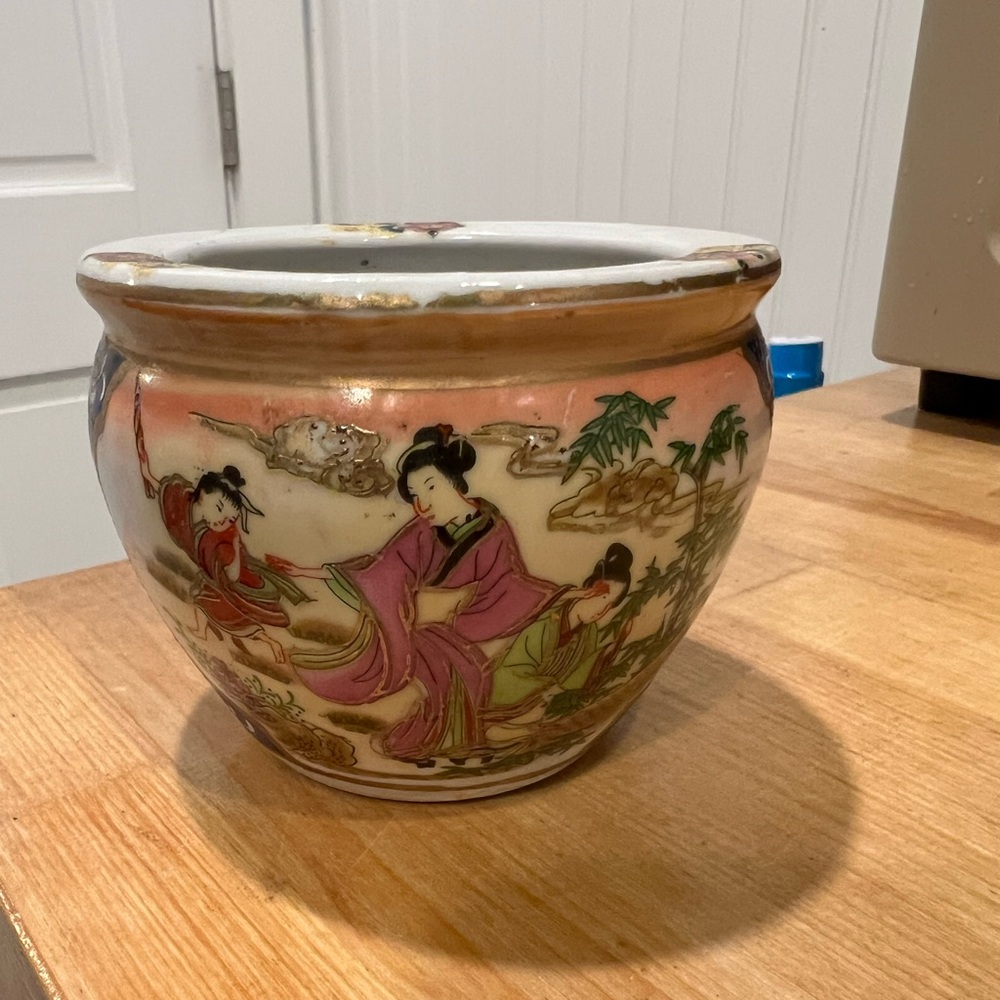 Chinese Porcelain Planter - Fish Bowl / Hand Painted & Decorated 24K Gold small